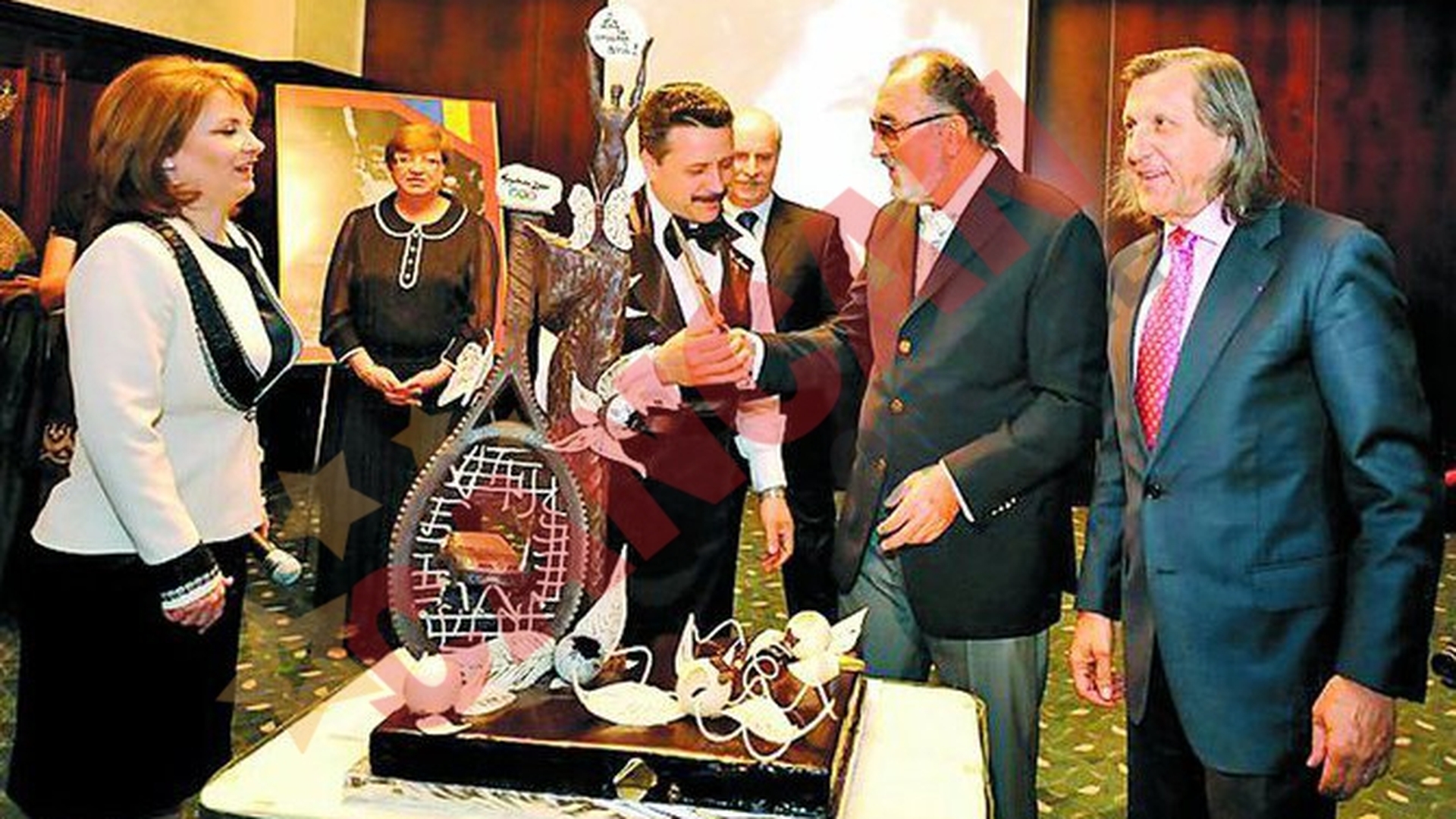 El e cofetarul VIP-urilor