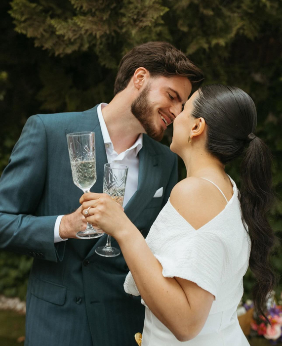 Ianis Hagi și soția lui, Elena, vor fi nași pentru Tudor Băluță și Ana Maria Caycedo. Sursa foto: Instagram