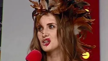 Alex Velea i-a facut o poezie Iuliei Albu! Cantaretul a desfiintat-o pe vedeta: Da' ce vede in oglinda e un mic transexual