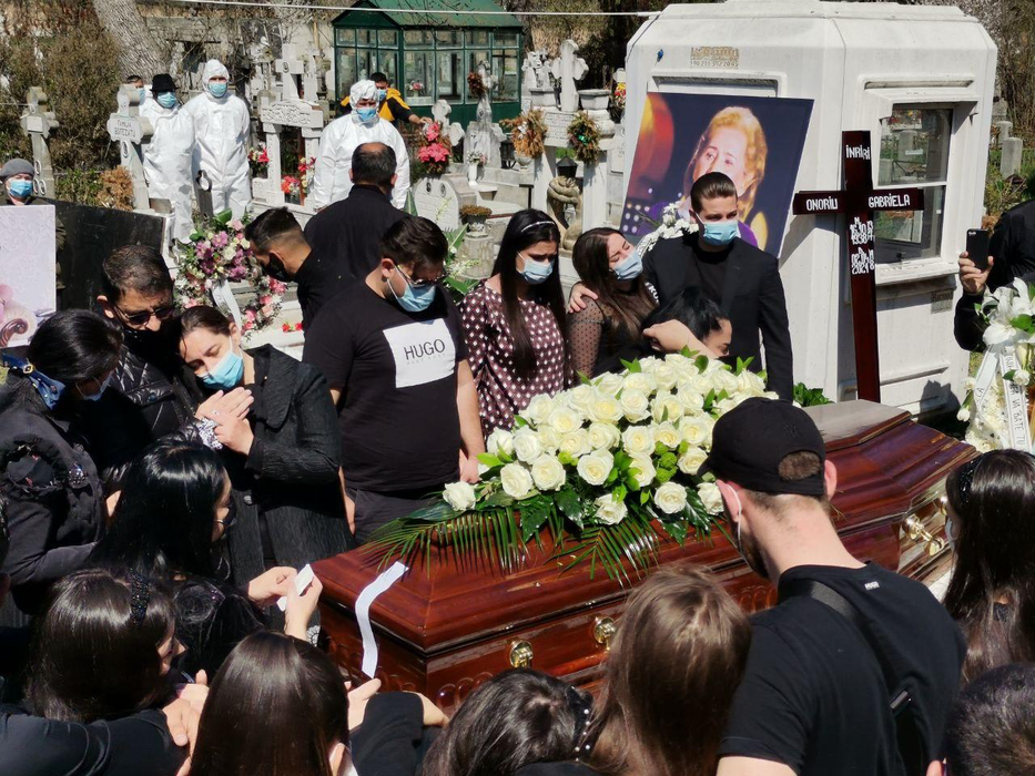 Imagine de la înmormântarea lui Gabi Luncă ( foto CANCAN)