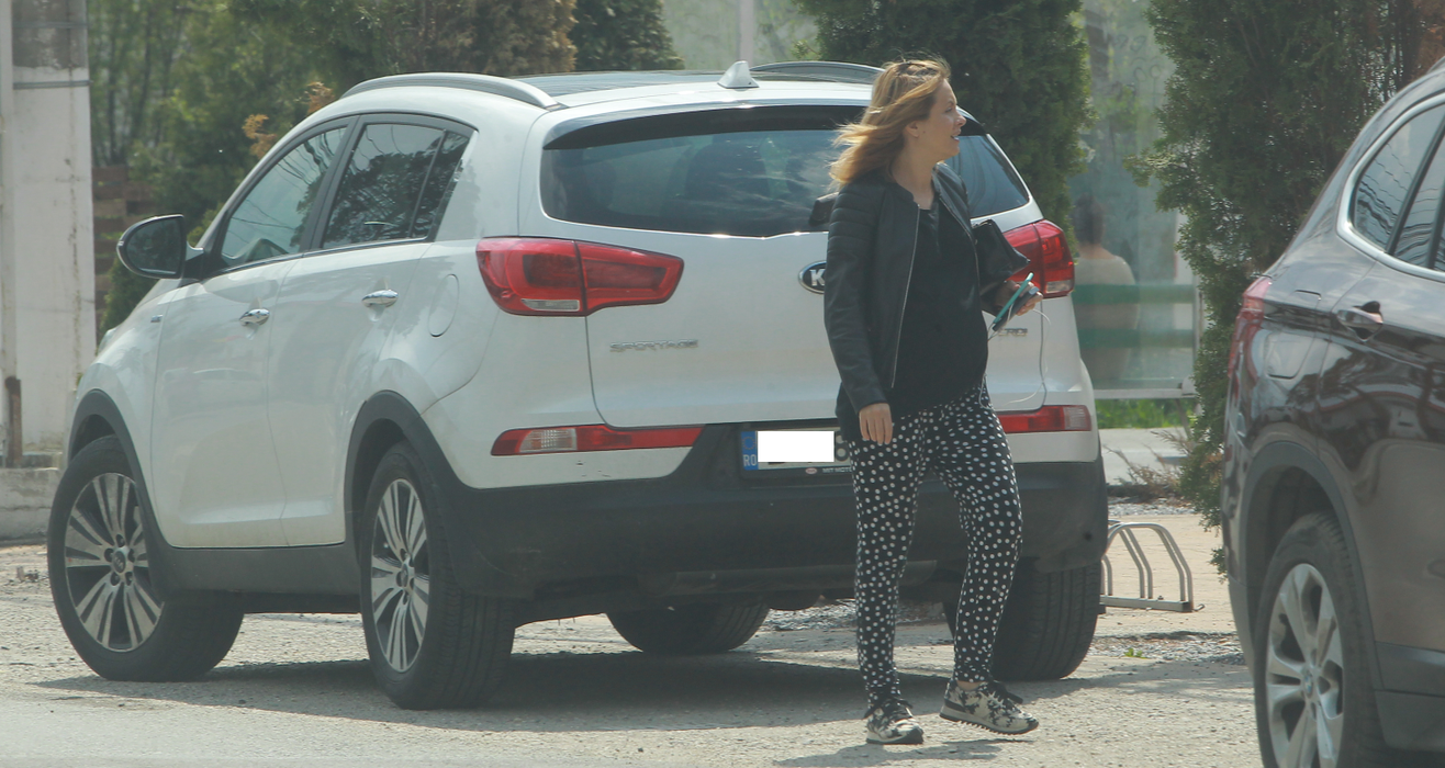 Simona a ajuns la coafor