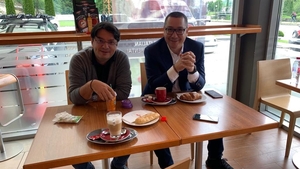 Super haios! Ponta și amicul Bănicioiu au promovat programul ”cornul și laptele... din cafea”