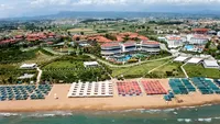 Câți bani au plătit 3 români pentru un concediu de 9 nopți într-un hotel de 5 stele, all-inclusive, din Turcia