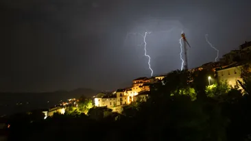 BREAKING! MAE, atenționare de călătorie! Vreme extremă, românii sunt în pericol