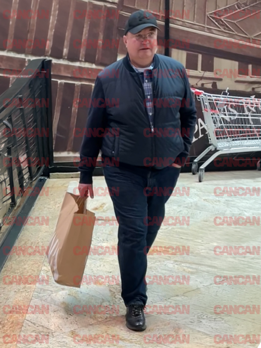 Generalul Ciucă la shopping în mall
