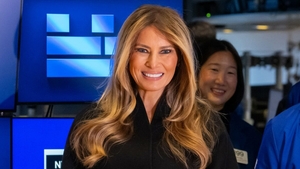 Prăjituri negre și popcorn de lux: Premiera alb-negru a filmului Melania la Casa Albă