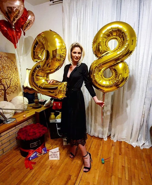 Hannelore de la Insula Iubirii a trecut peste despărţirea de fostul soţ. Cum îşi face de cap blondina la un an de la divorţ