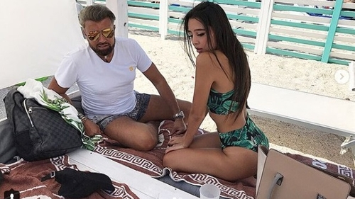 Iubita lui Cătălin Botezatu, fără lenjerie intimă la mare. Cum a fost fotografiată Monica Hill