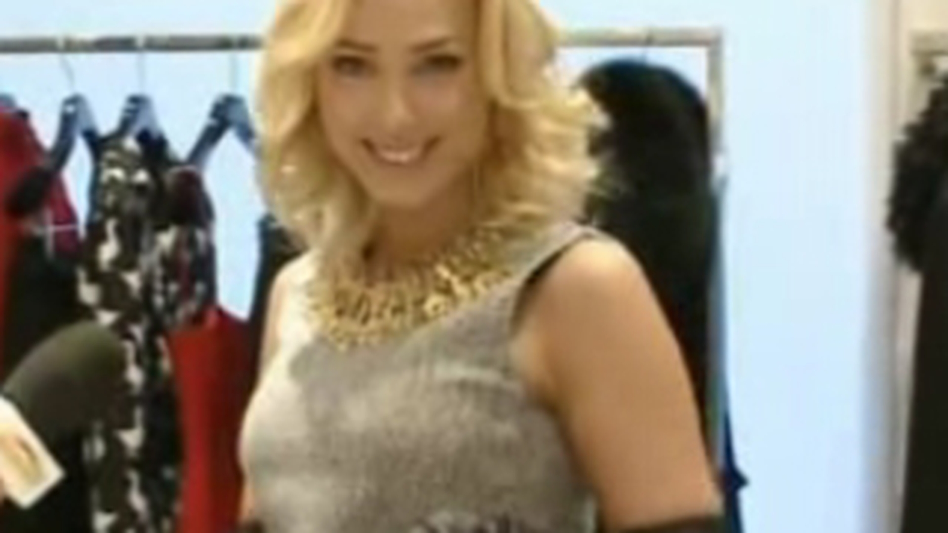 VIDEO Iulia Vantur isi cauta rochie de Revelion! "Nu port in fiecare an lenjerie rosie"