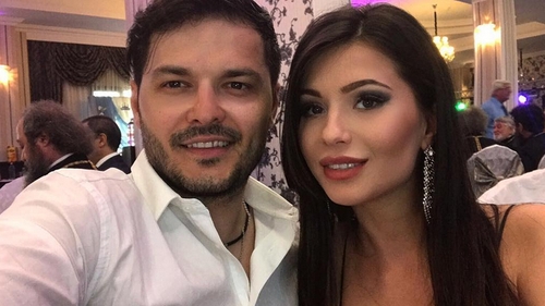 Anda Călin este însărcinată în şapte luni, iar Liviu Vârciu a fugit la cumpărături pentru fetiţă. "Roz sau gri?"