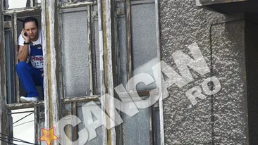 Un celebru prezentator TV a lasat platoul de televiziune si a imbracat salopeta de instalator! Vezi imagini de colectie cu una dintre cele mai titrate vedete din Romania