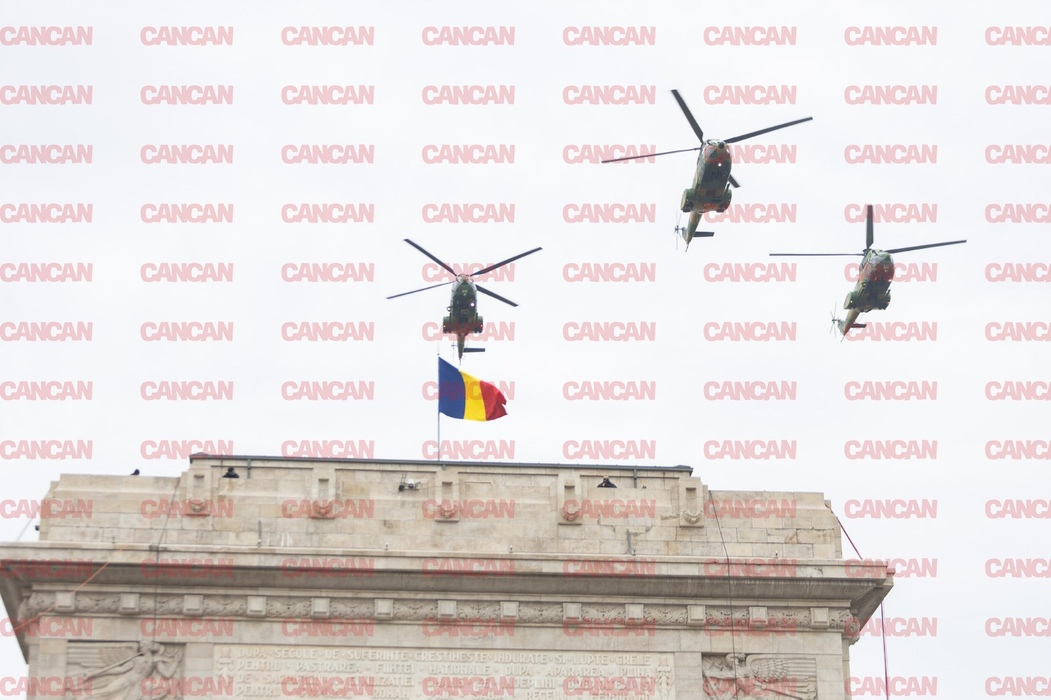 Imagini LIVE de la parada militară de 1 decembrie. Cum au apărut poliţistele la defilare. FOTO
