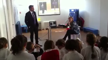 Botezatu nu este invincibil! 50 de copii de clasa a doua i-au pus capat designerului in doar o ora!