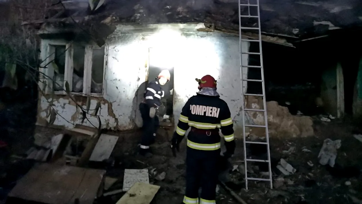Incendiu puternic în Panciu. Pompierii s-au luptat 2 ore cu flăcările