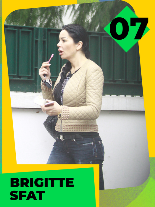 TOP 30 sexy vedete care au făcut show cu frișcă și cu înghețată! Antonia, Delia și Babs nu s-au putut abține! Avem 100 de fotografii de colecție!
