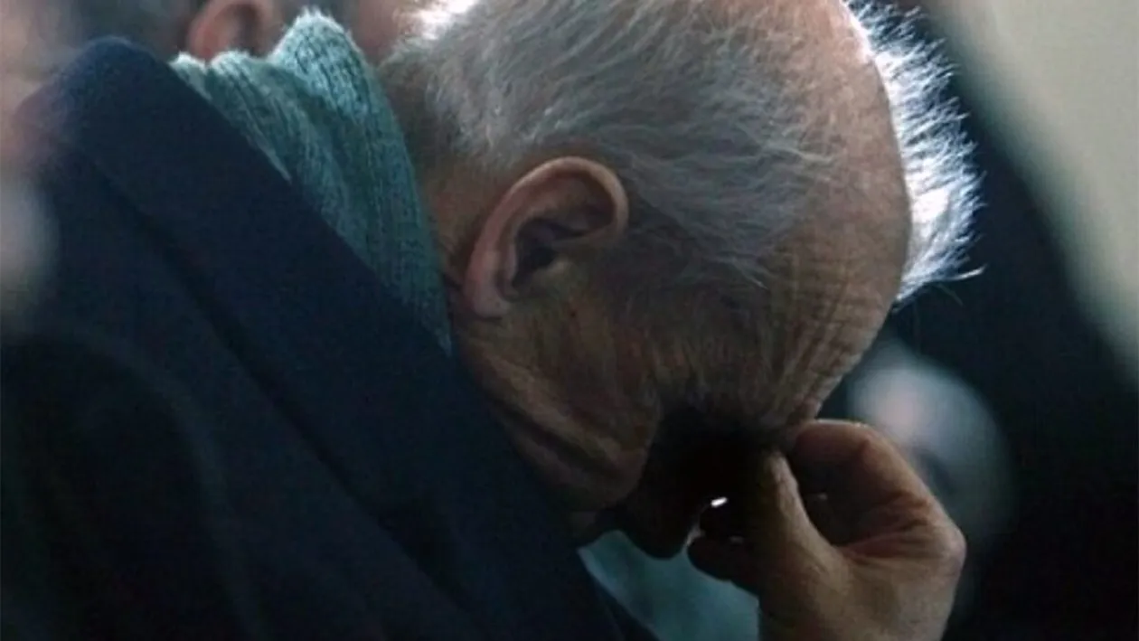 Ce a pățit un pensionar din Cluj, după ce s-a îndrăgostit de vecina lui mult mai tânără. Când și-a dat seama, era prea târziu