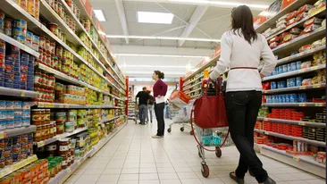 Accident banal la supermarket! O femeie a murit după de a fost lovită cu un cos de cumpărături! Vezi cum a fost posibil