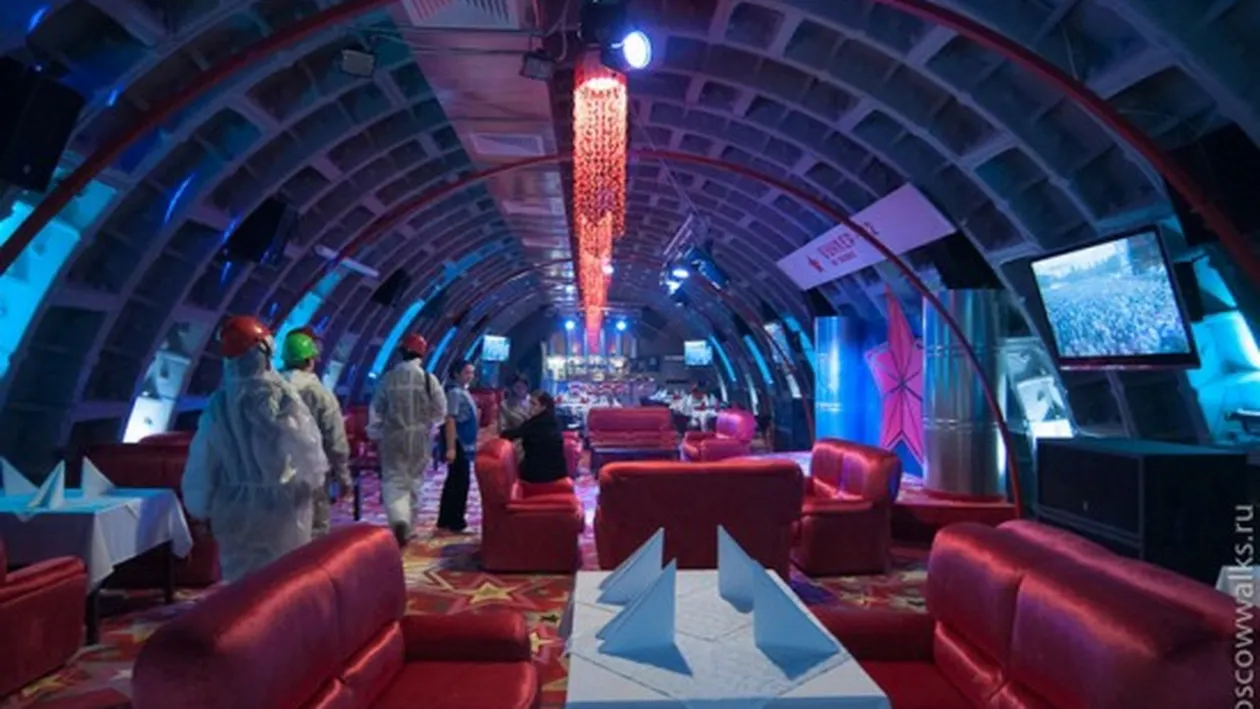 Petrec de parca n-ar fi maine! Fitosii rusi au platit si 1.000 de dolari pentru a se distra de Apocalipsa intr-un buncar sovietic