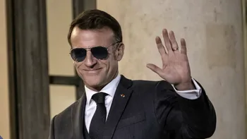 Cât costă ochelarii purtați de Emmanuel Macron la Davos. Vânzările au sărit în aer!
