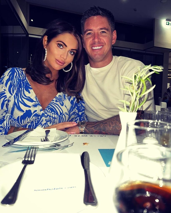 Surpriză de proporții pentru fanii lui Amy Childs! Vedeta este însărcinată pentru a treaia oară