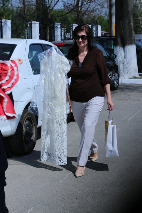 Gabriela Cristea îmbracă azi rochia de mireasă. Primele imagini cu ținuta albă pe care o poartă vedeta