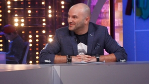 Un celebru prezentator TV de la noi, la un pas de MOARTE! S-a lovit cu capul de coltul televizorului si...