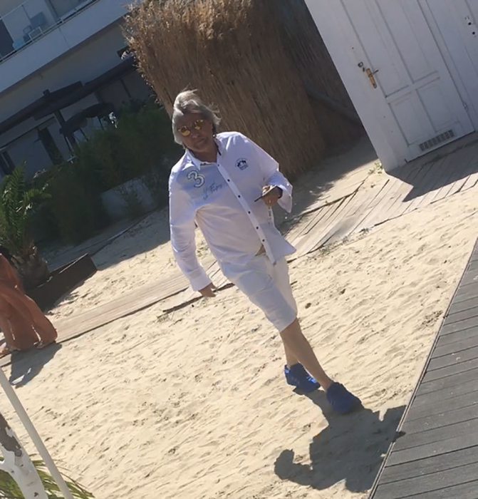 Ilie Năstase intră la Caelia, fără să ştie că se va intersecta cu Cici