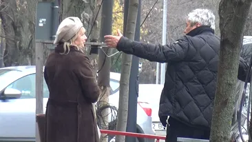 VIDEO EXCLUSIV. Celebrul antrenor a răbufnit! Mircea Lucescu, discuţii aprinse cu soţia în stradă!