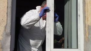 Doi soți din Teleorman s-au trezit cu hoții peste ei, în casă. Bătuți și jefuiți, oamenii au ajuns la spital
