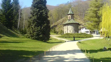 Beizadeaua care s-a dus cu elicopterul la mormantul lui Arsenie Boca: “Am vrut sa ma rog, sunt stresat din cauza crizei economice!