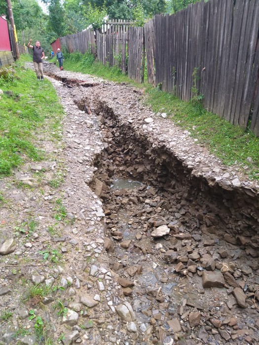 Panică în Bacău! Inundațiile au măturat totul în cale. FOTO