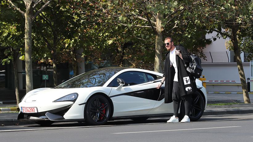 Fotbalistul investeşte o avere în apariţiile lui. ”Perla” lui Gigi Becali e top: are Mc Laren de 170.000 € şi…