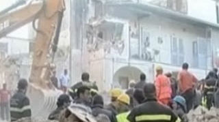 VIDEO Cel putin trei morti, dupa ce un bloc de trei etaje s-a prabusit in Italia