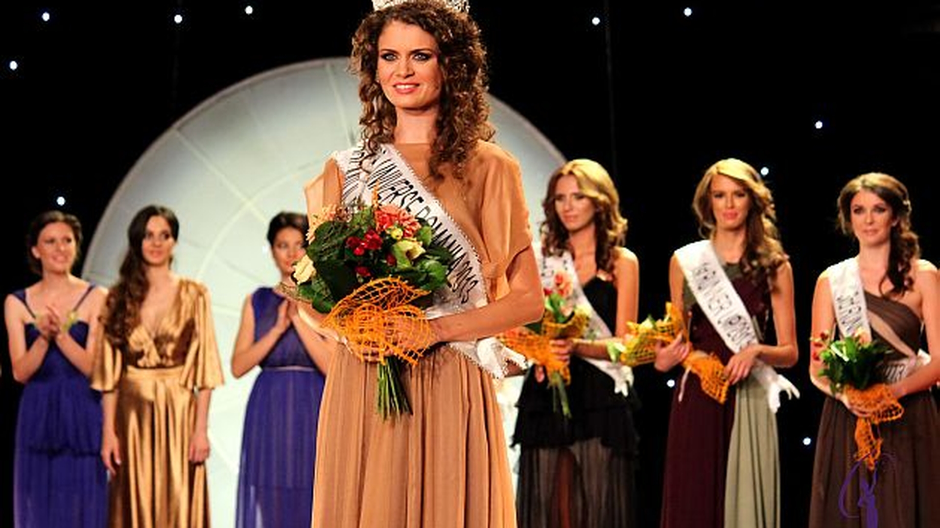 Ce s-a intamplat cu ultimele cinci castigatoare ale titlului Miss Universe Romania! Una e in Miami, alta face reclame la Slatina