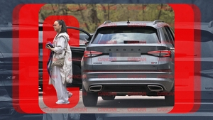 IMAGINI RARE cu fiica cea mare a lui Dinu Patriciu! Moştenitoarea celui mai bogat român a ajuns în... Skoda!