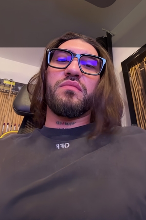 Ian, primele declarații după gestul controversat făcut pe scenă: ”Sunt bărbat! Îmi asum consecințele și pe cale legală!”