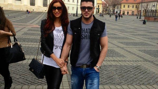 După ce Bianca Drăguşanu a apărut ascunzându-şi burta în spatele genţilor, Victor a făcut anunţul: ”Gemene!”