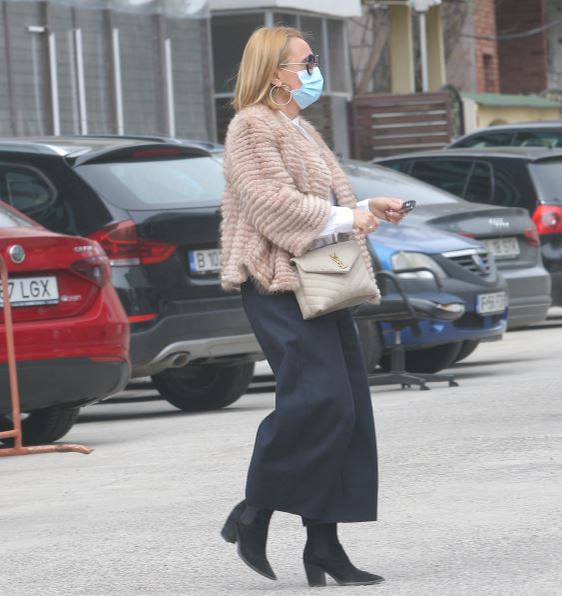 Andreea Esca s-a adaptat rapid "ritualurilor" din parcările Capitalei