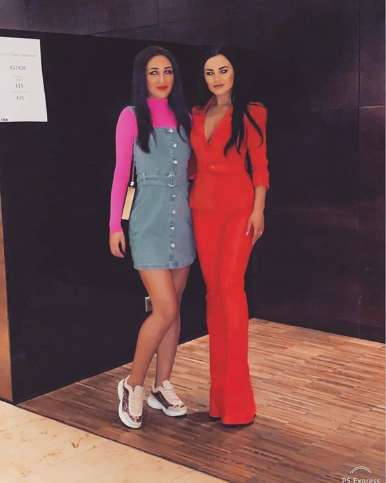 Carmen de la Sălciua este cunoscută de toată lumea, dar cum arată sora ei. Daniela cântă şi ea