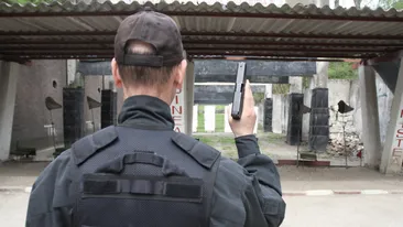 Un agent de la Politia Locala opreste jafuri pe banda rulanta! Vezi cum se afla mereu la locul potrivit, la momentul potrivit