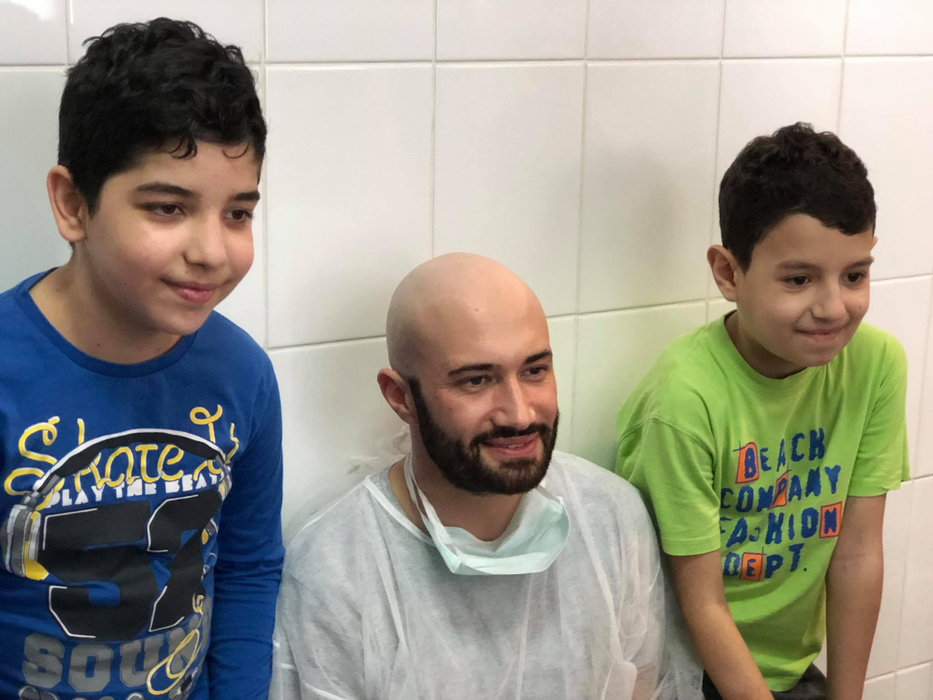 Codin Maticiuc și Mihai Bendeac au vizitat copiii bolnavi de cancer dintr-un spital: „De la doi păcătoși, acum, în Săptămâna Mare transmitem sănătate”