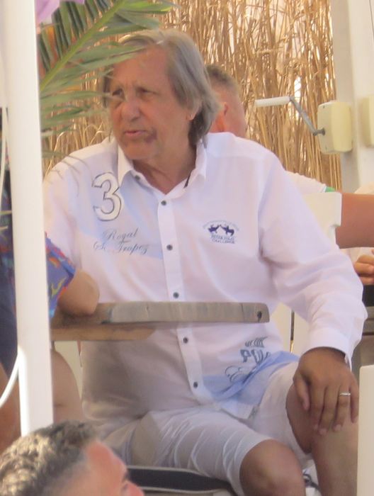 Ilie Năstase a apărut cu vânătăi pe plaja milionarilor