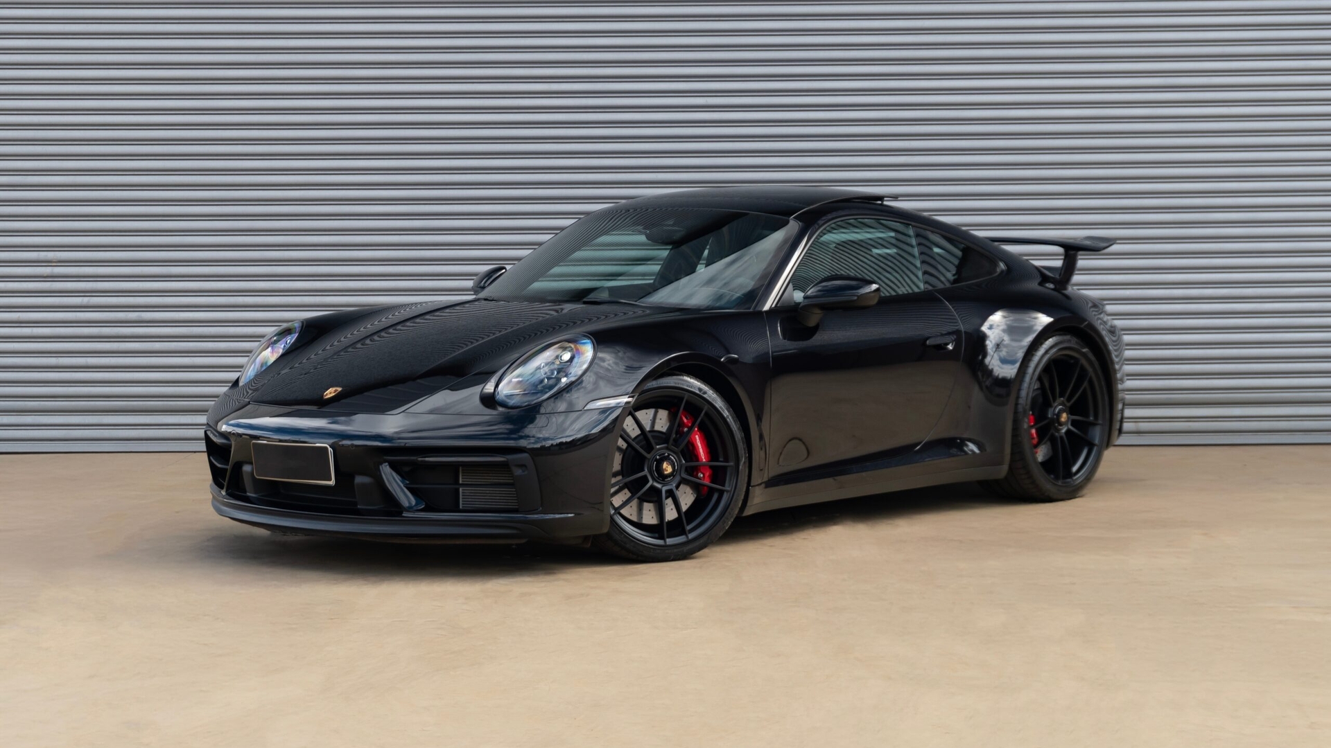 Cea mai titrată gimnastă a lumii, victima hoților! Au intrat pe proprietatea ei și i-au furat un Porsche GTS din garaj