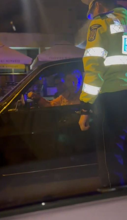 1 Mai la mare cu peripeții pentru celebrii actori Dragoș Bucur și Dorian Boguță. Bodyguarzii clubului Fratelli din Mamaia i-au oprit la intrare!