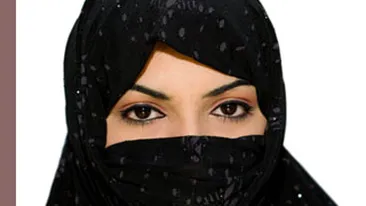 O femeie din Indonezia a primit noua lovituri de baston pentru ca fusese vazuta cu un barbat