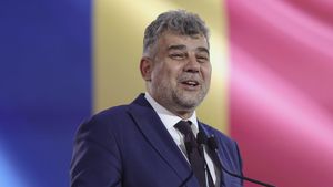 Premierul Marcel Ciolacu, alături de Gigi Becali, în loja de gală a Arenei Naționale, la meciul FCSB – Manchester United