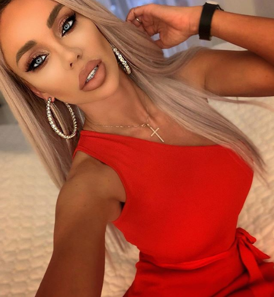 Cu cine s-a afișat Bianca Drăgușanu, după ce ea și partenerul său au depus actele de divorț. Blondina a făcut totul public