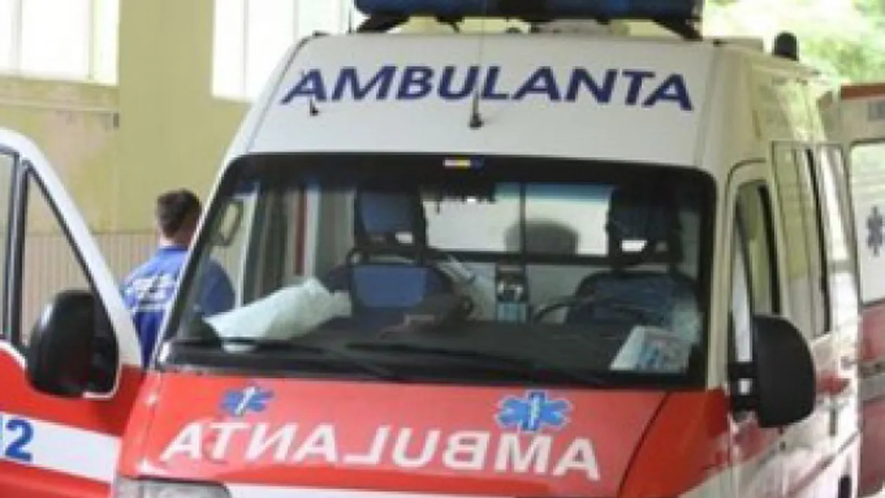 Accident groaznic in Capitală! Un bărbat s-a lovit cu scuterul de un copac, in cartierul Crângasi