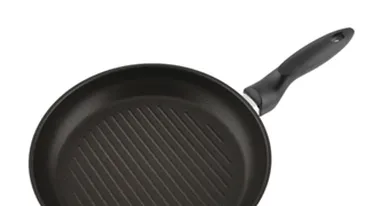 Reteta unui bucatar pentru crima: se loveste victima cu tigaia, apoi se congeleaza 3 ani!