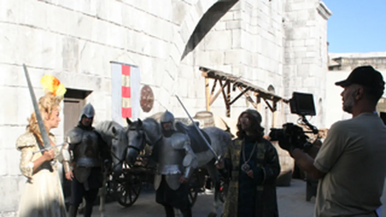 Oana Ionita e periculoasa! Mihai Gainusa si regizorul Cronicii Carcotasilor, victimele bebelusei